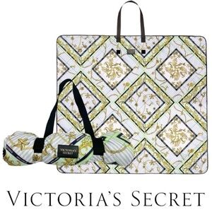 NWT Victoria’s Secret Packable Quilted Blanket Beach Picnic Nautical